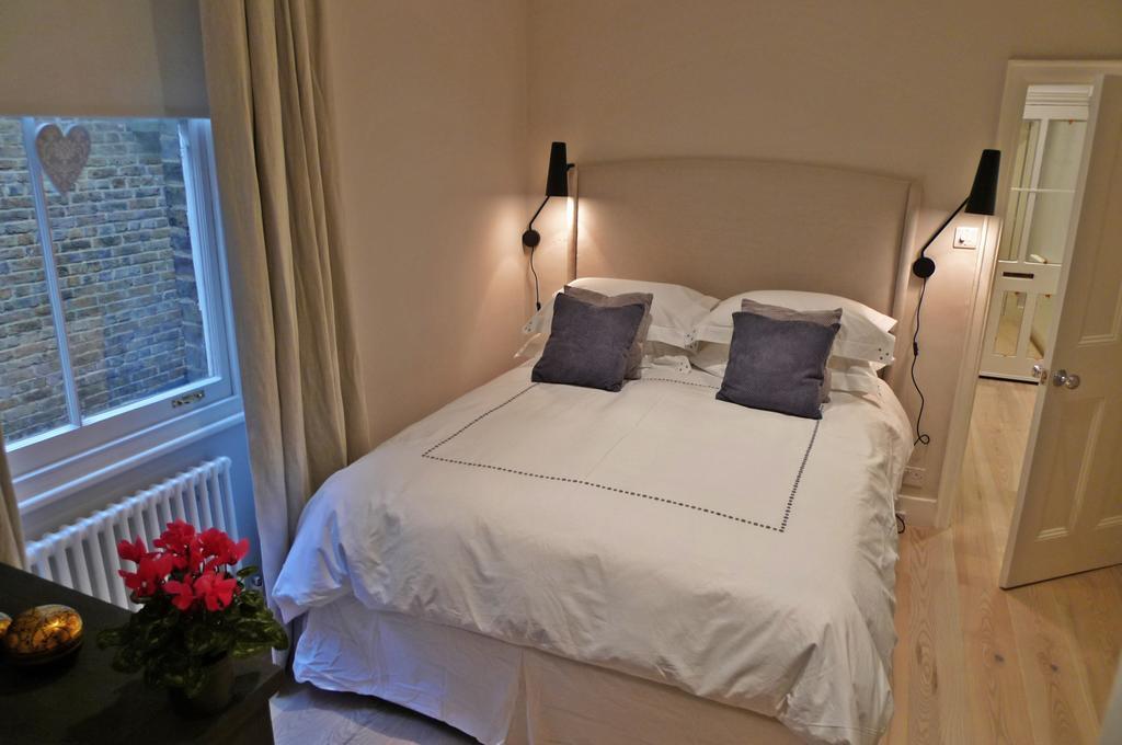 Sparkling In Kensington Olympia Apartment London