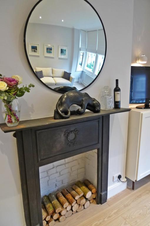 Sparkling In Kensington Olympia Apartment London